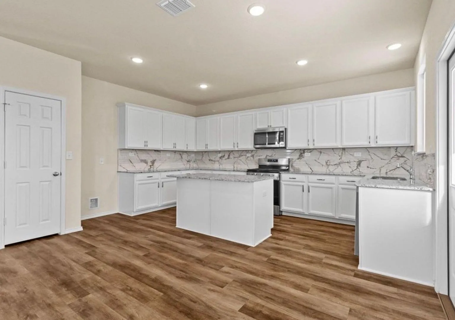 4BR Winding Brook Sanctuary near Top NISD Schools | No Pets Allowed — Photo 3