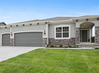 2938 SW Arbor Tree Dr, Lees Summit, MO 64082