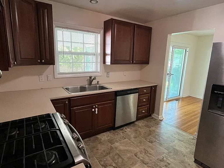709 Brinson Arch — Photo 2