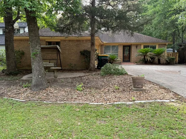 377 Rolling Hills Dr, Conroe, TX 77304