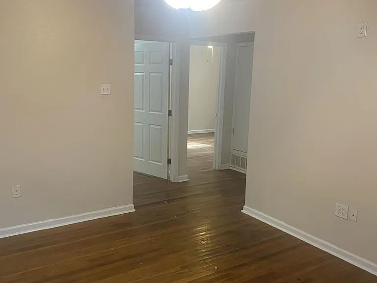 106 E Pearl Ave — Photo 2