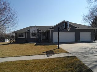 623 Swan Ln, Grand Island, NE 68801