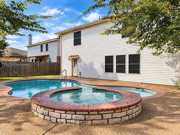 3rd image of 7909 Mosstree Dr