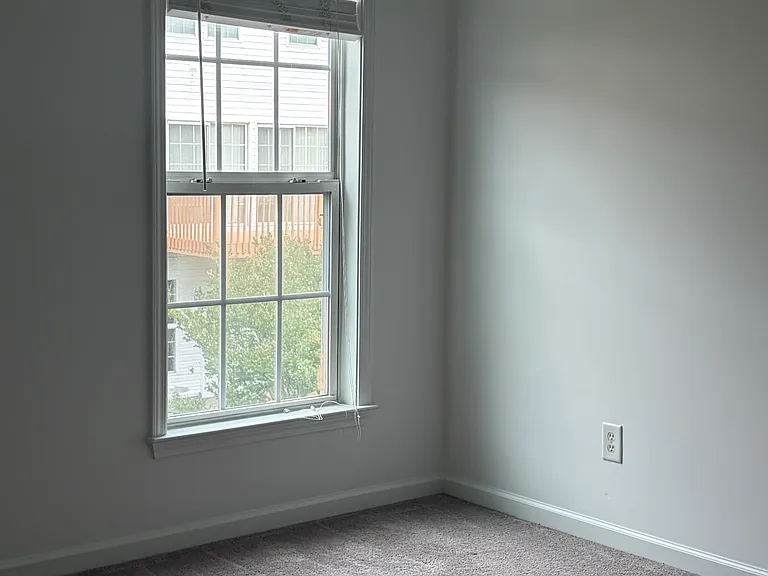 1377 Thornborough Dr — Photo 15