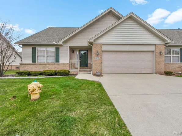 23778 Ashley Dr, Flat Rock, MI 48134