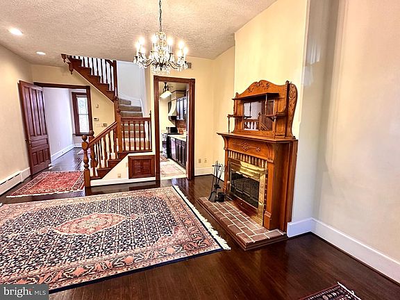 3rd image of 434 6th St NE