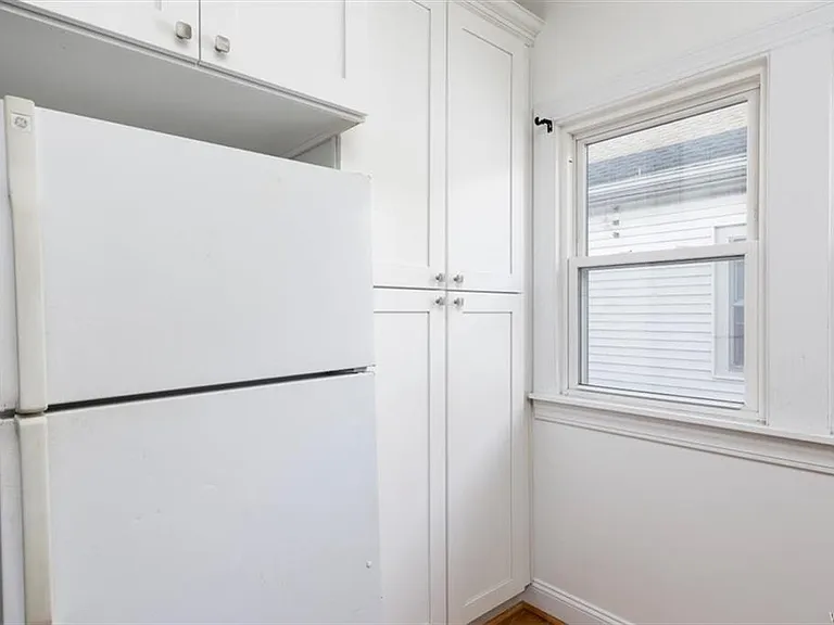 143 Hartwell Rd — Photo 3