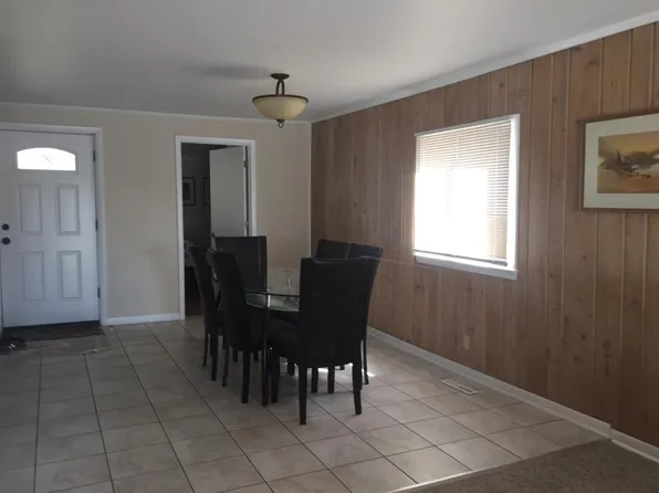 5519 E Lake Shore Dr, Wonder Lake, IL 60097