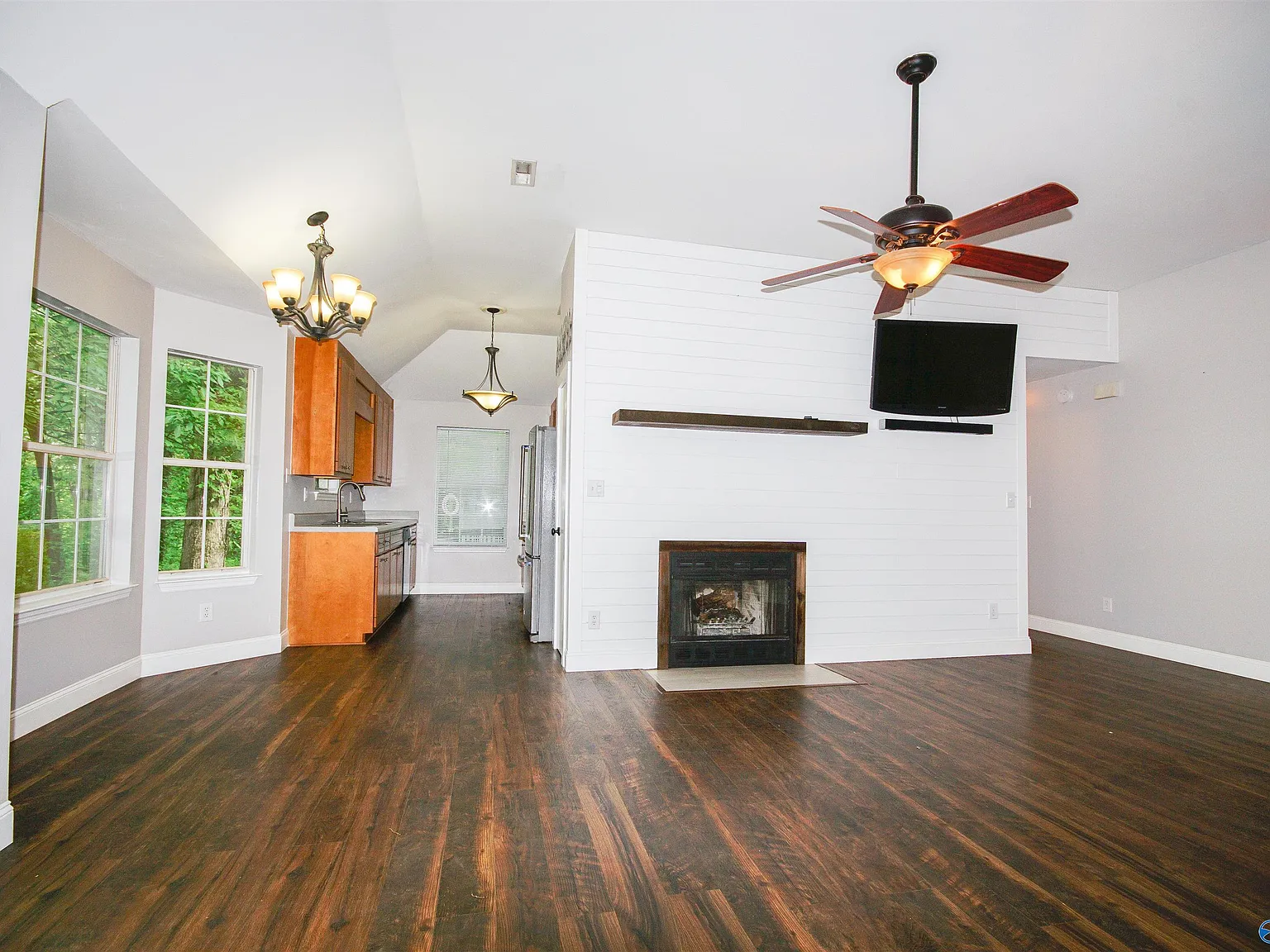 3 bed, 2.0 bath, 1109 sqft, $1,650 — Photo 4