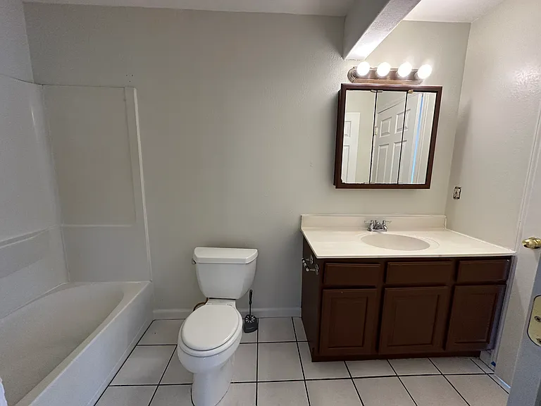 2739 Bleeker St — Photo 20