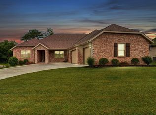 1002 E Tipperary Ct, Nixa, MO 65714