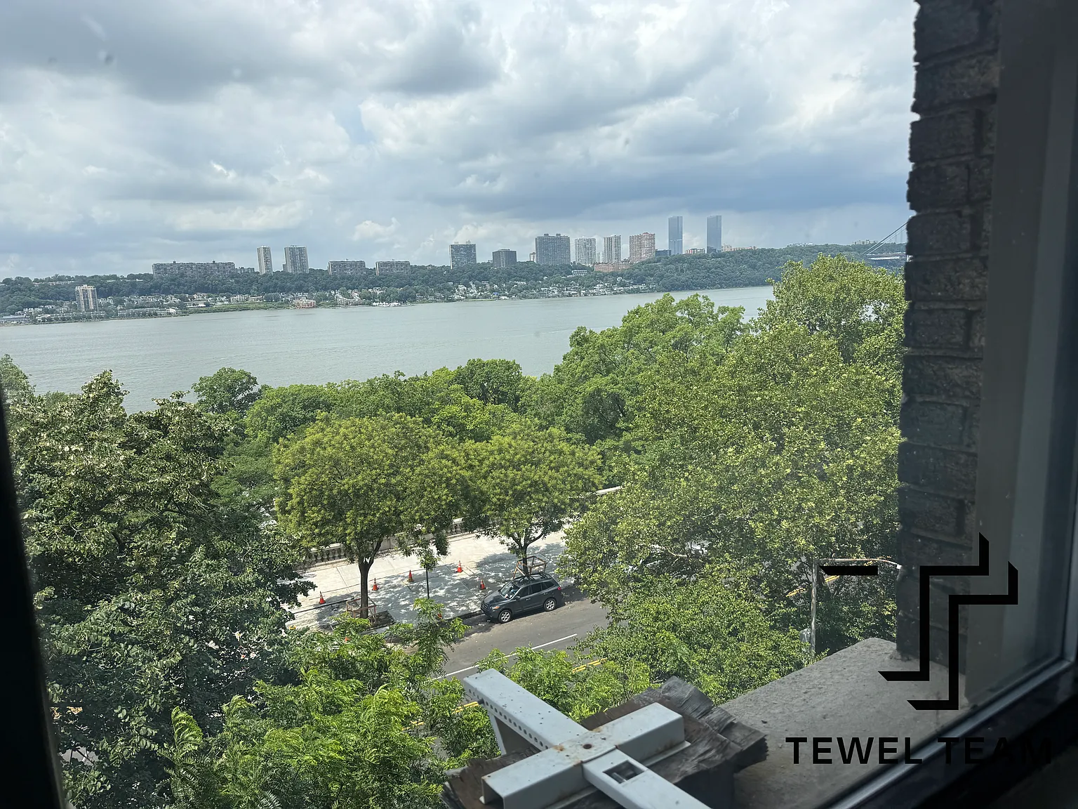 736 Riverside Drive — Photo 2