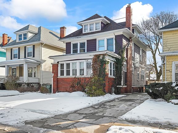 3rd image of 33 Blaine Ave