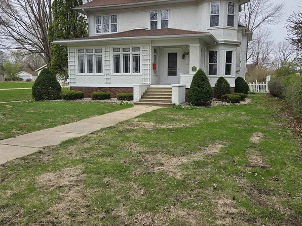 732 N Elm St, Cresco, IA 52136