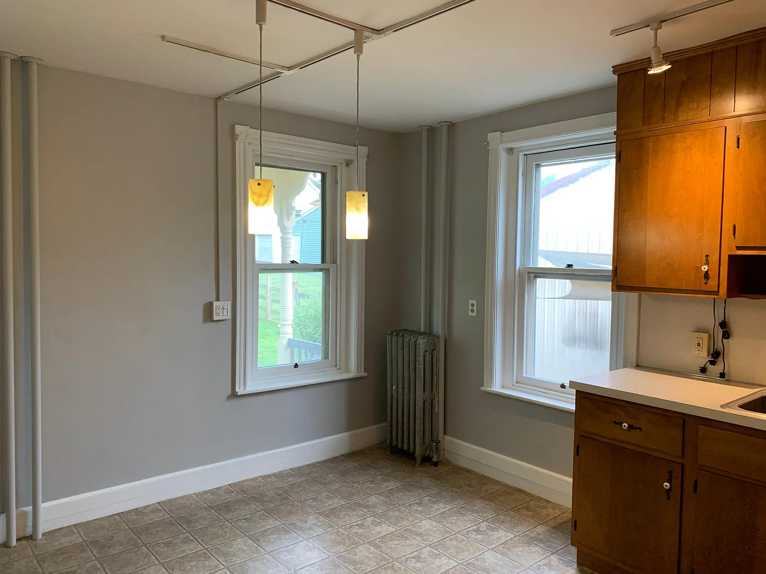 2 bed, 1200 sqft, $1,700 — Photo 2