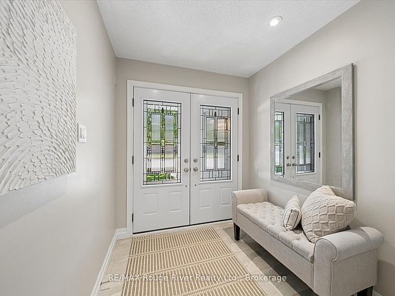 3rd image of 28 Watford St