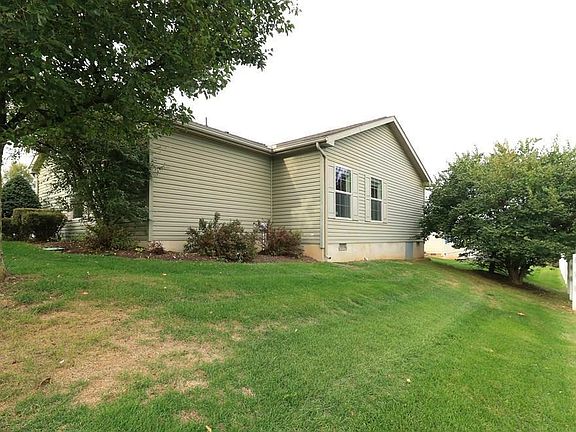 3rd image of 160 Marshall Blvd