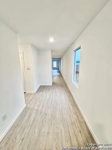 4 bed, 2.0 bath, 1600 sqft, $1,700 — Photo 3