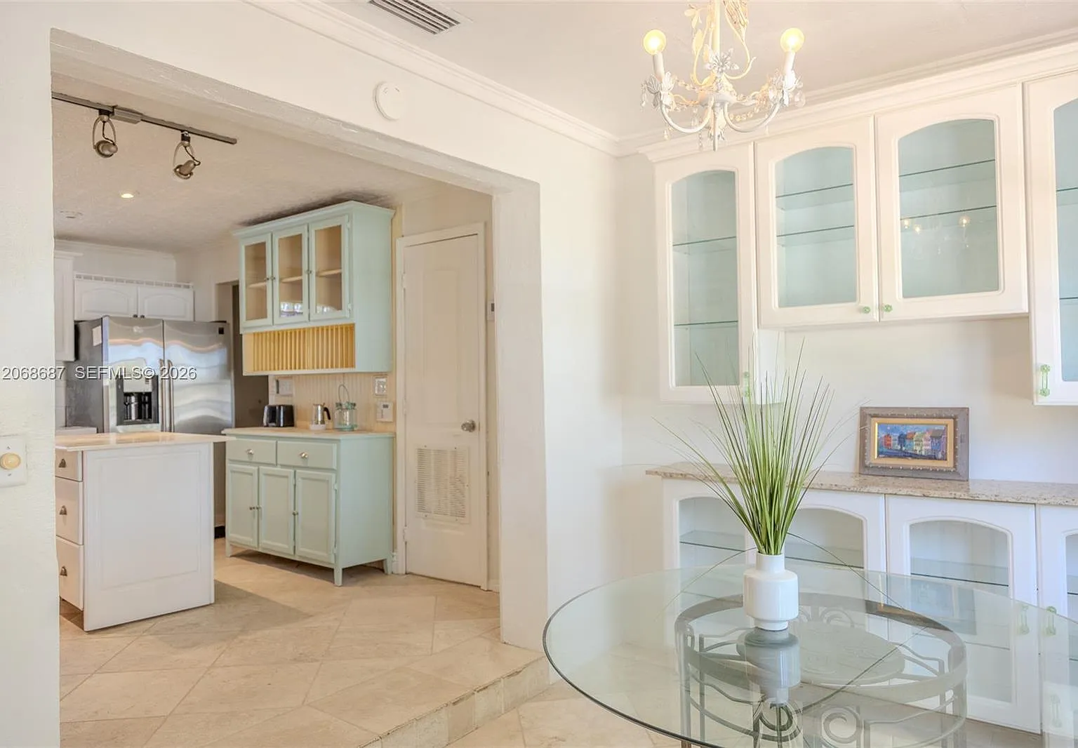 2 bed, 1056 sqft, $3,200 — Photo 2