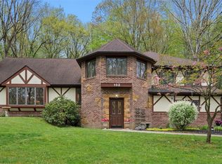 102 Foxglove Dr, Baden, PA 15005