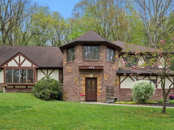 102 Foxglove Dr, Baden, PA 15005