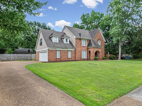 2nd image of 3990 Clubview Dr