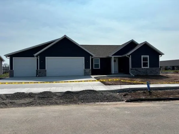 5668 N Yosemite Ln, Appleton, WI 54913