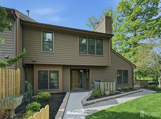 208 Hidden Hollow Ct, Edison, NJ 08820