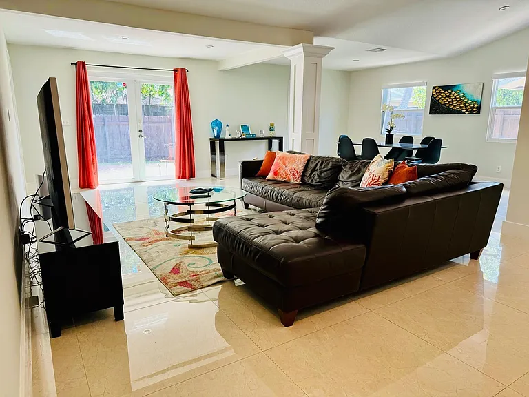 330 SW 35th Ave — Photo 11