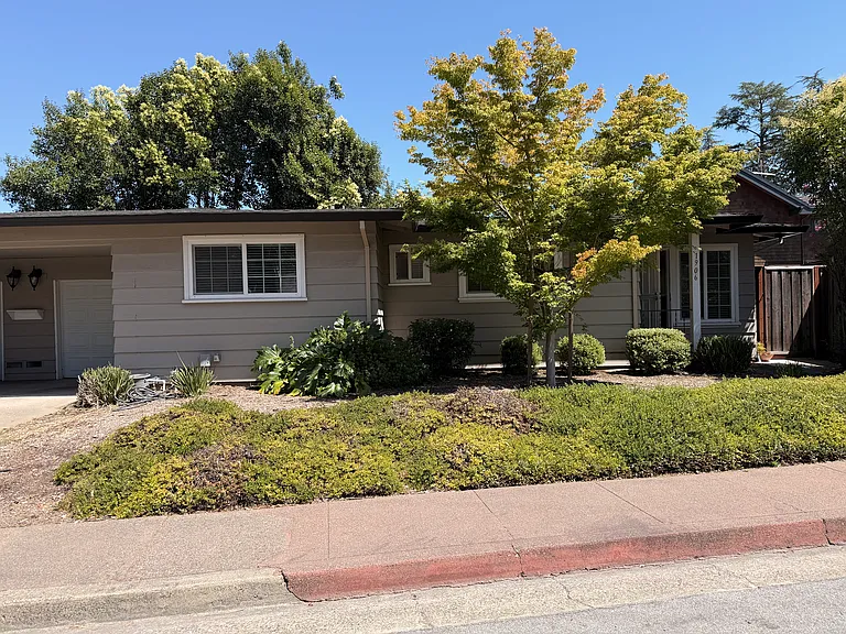 1906 Diamond Ct — Photo 2