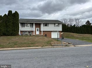 202 Redwood Ln, Lebanon, PA 17046