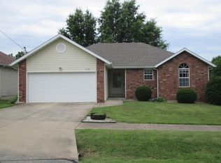 1110 E McCanse St, Springfield, MO 65803