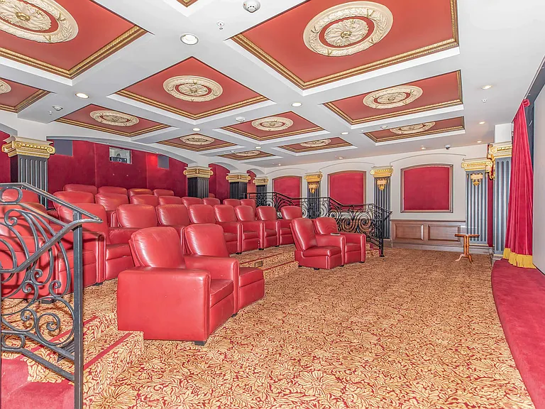 DIRECTOR'S MOVIE SCREENING THEATER