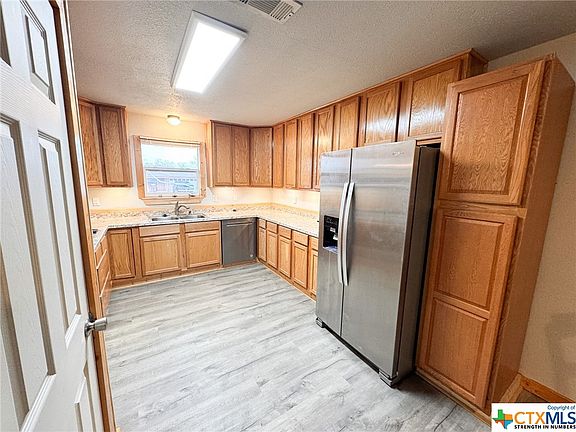3rd image of 316 Gateway Cir