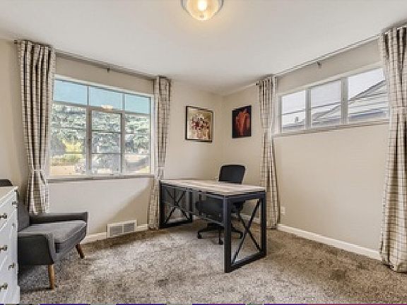 Bedroom (2/2) or Home Office