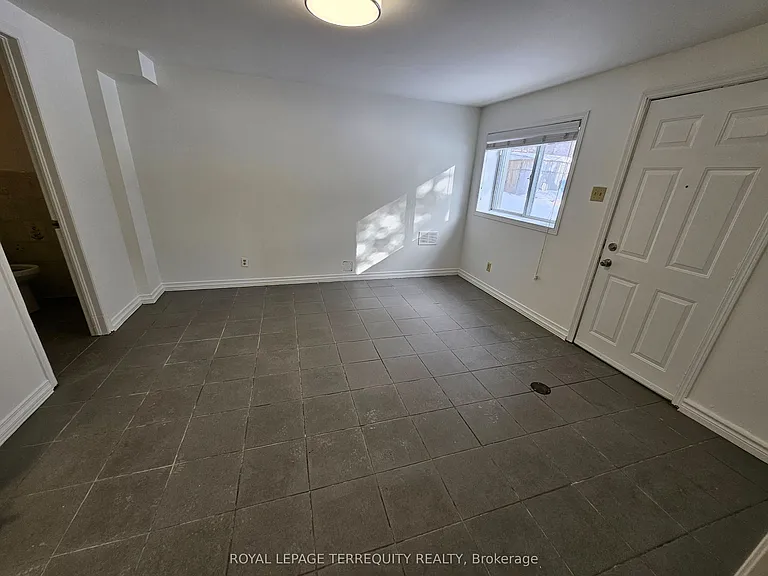557 Lawrence Ave W — Photo 30