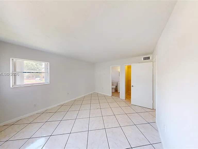 6811 SW 16th St — Photo 9