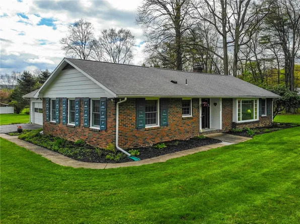 11712 Hickory Ln, Corning, NY 14830