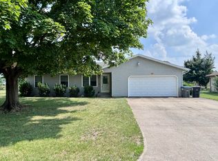 401 Devonshire Dr, Sturgis, MI 49091