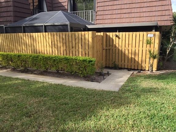 Lockable Entry Gate, LED Entry light( dawn to-dusk).