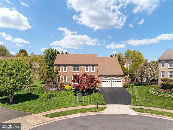 3rd image of 408 Woodgrove Ct