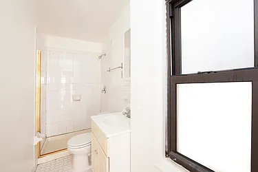 Rented by R New York