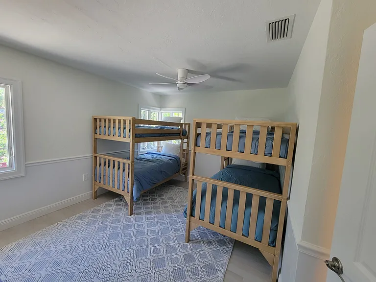 323 Madison Dr — Photo 15