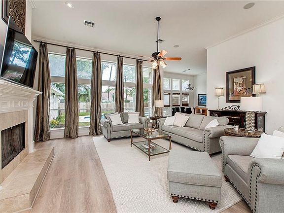 5th image of 905 Bald Cypress Dr