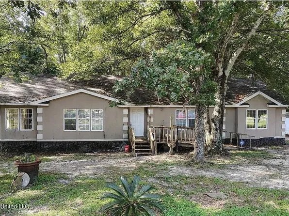 19619 Cardinal Cove Dr, Saucier, MS 39574