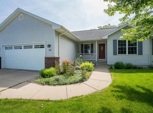 602 Crestview Dr, Solon, IA 52333