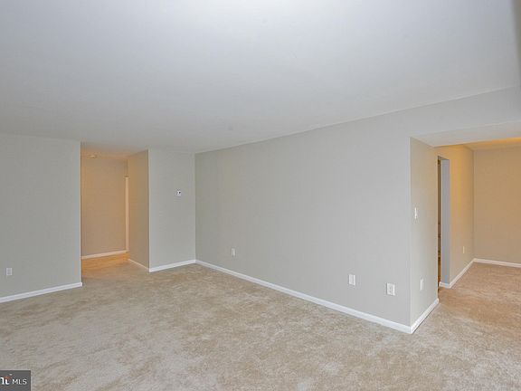 3rd image of 3101 Buccaneer Ct APT 201