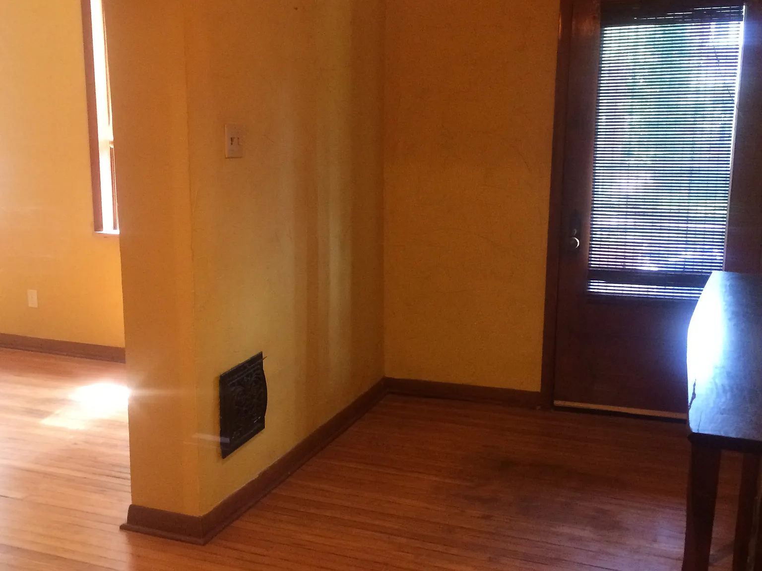 2 bed, 1000 sqft, $1,300 — Photo 2
