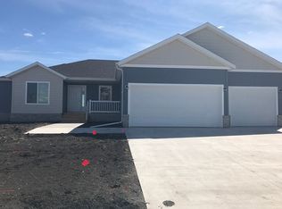 1207 Commander Dr W, West Fargo, ND 58078