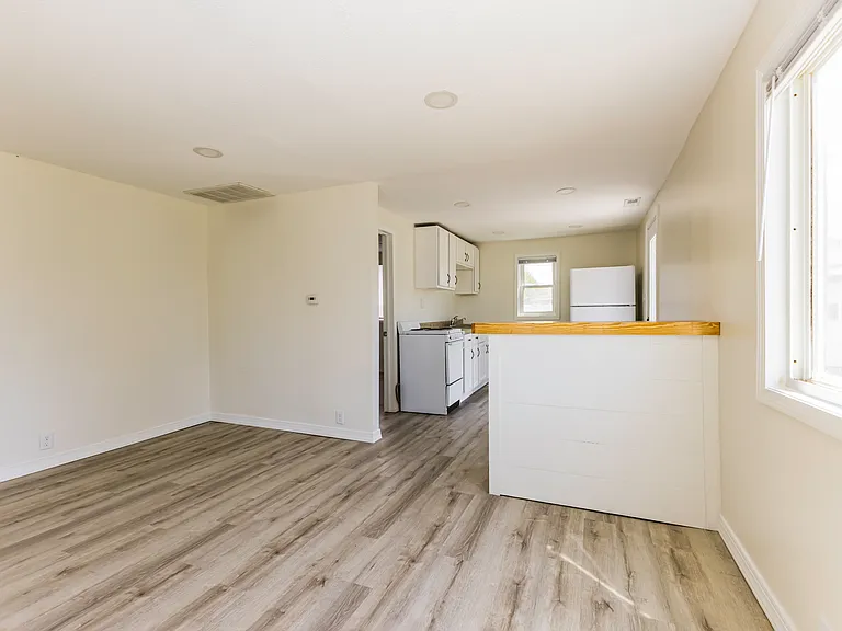 2104 N Hollywood Ave — Photo 7